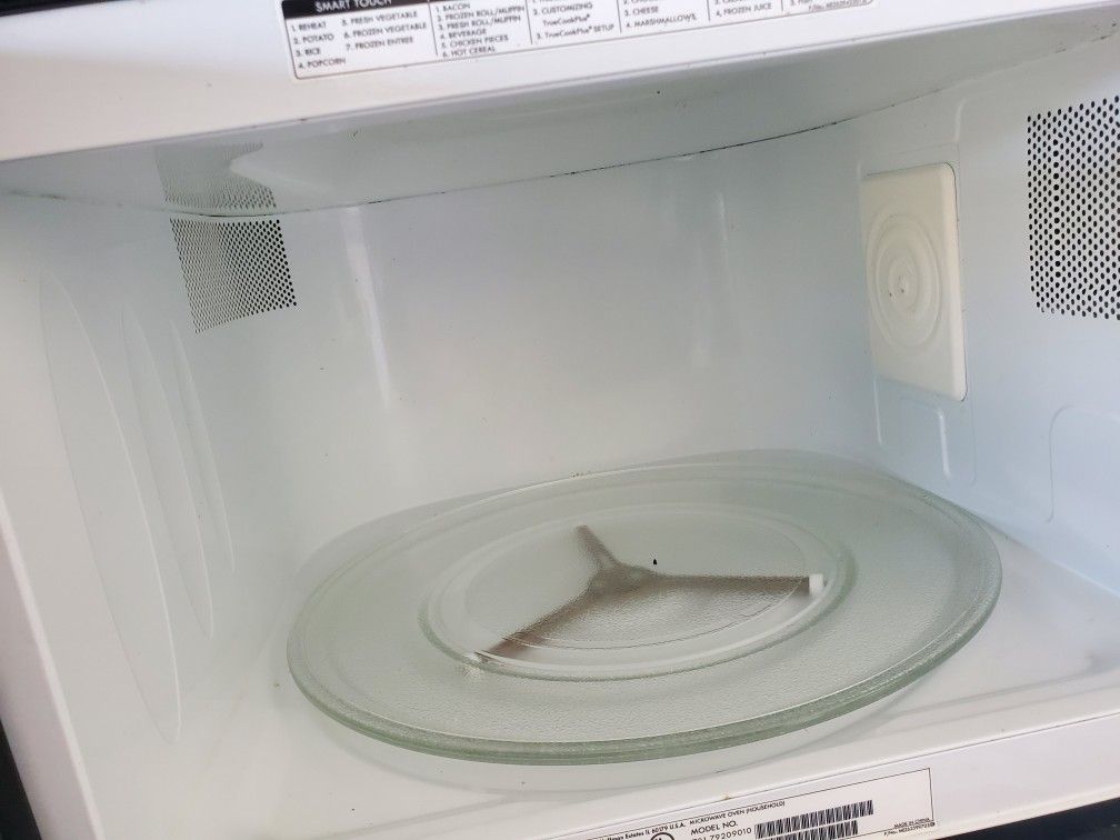 MICROWAVE SLIGHTLY USED