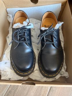 Dr martens women size 7 black oxfords