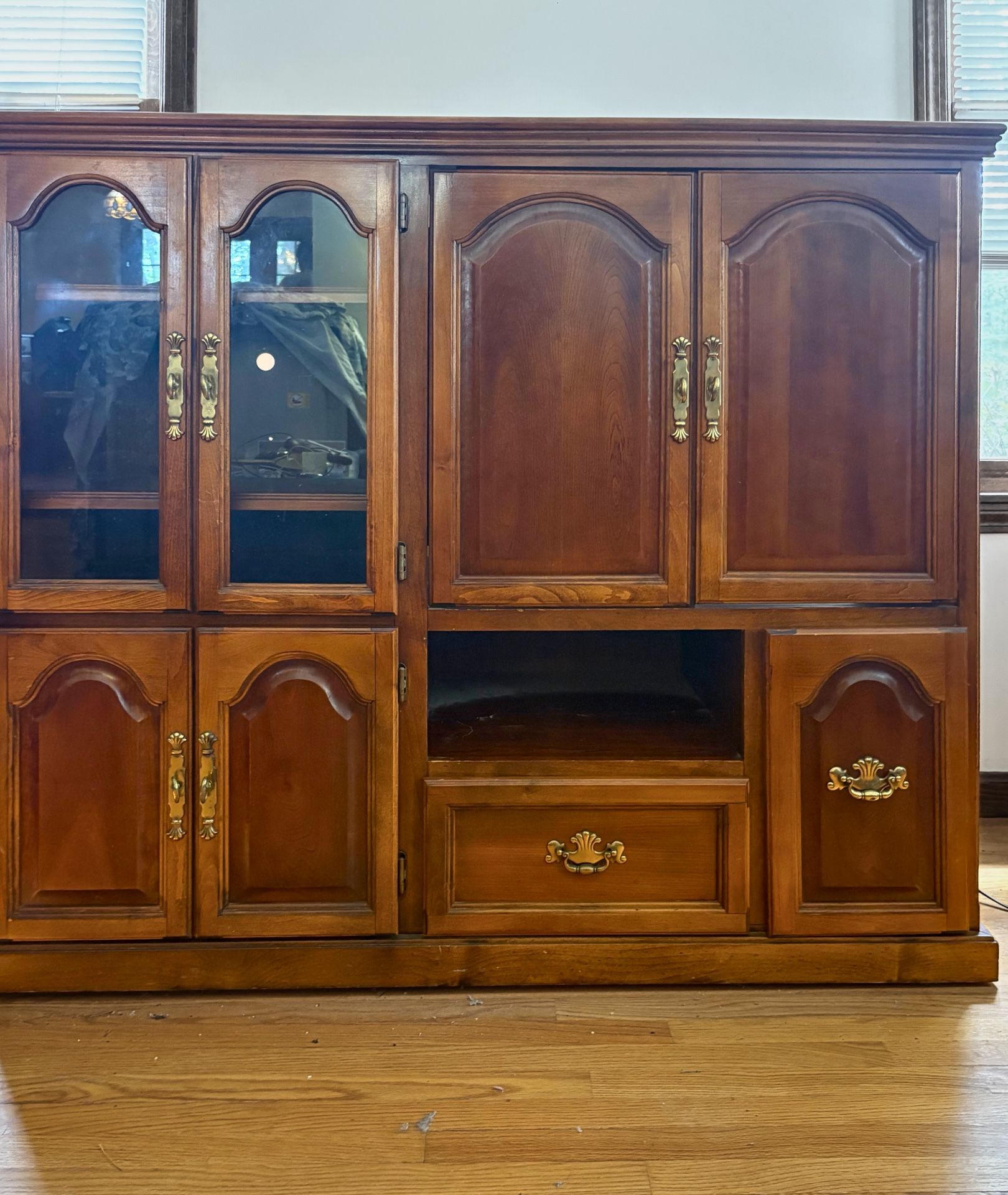 Classic Solid Wood Mahogany Entertainment Center – Great Condition!