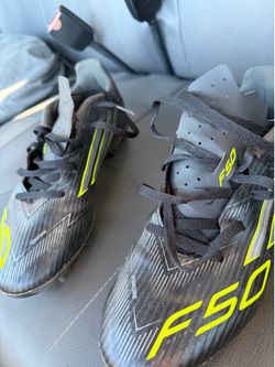 Soccer shoes