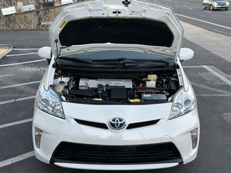 2012 Toyota Prius Thumbnail
