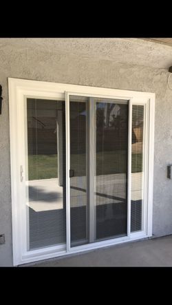 Sliding patio door with Miniblids