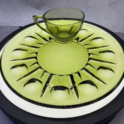 Set of (4) Beautiful Rare Vintage Regency, Snack plates & cups. Vertical & Dot thumbprint  Design in avocado green  made by Colony. Discontinued. Circ