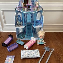 Beautiful Frozen Doll House. 