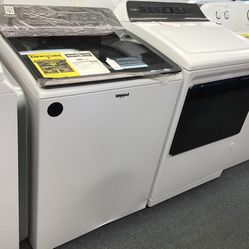 New Scratch And Dent Whirlpool Washer And Dryer Set. 1 Year Warranty 