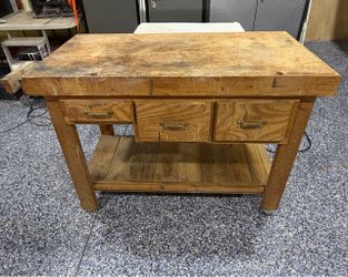 Wooden Work Bench on Wheels with Vise