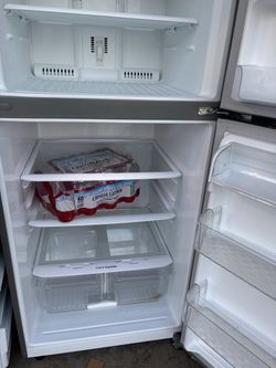 30” LG TOP FREEZER APARTMENT  SIZE REFRIGERATOR 20 CU FT STAINLESS MODEL 2023