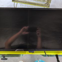 INSIGNIA TELEVISION 19" INCH  WILLING TO NEGOTIATE PRICE 
