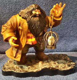 2000 Warner Bros Harry Potter Hagrid Collectible 9"x 8" Figure with Base