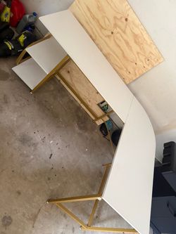 Computer desk