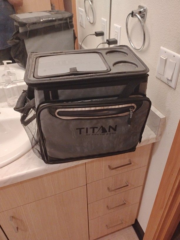 Titan Lunchbox