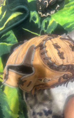 Catcher gloves Easton