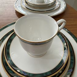 Lenox “Kelly” Debut Collection Fine Bone China Set – Green & Gold Trim – Made in USA