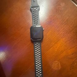 Series 4 Apple Watch Very Good Condition 