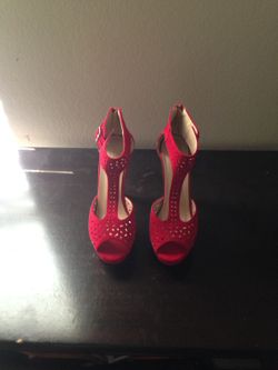 Very cute red heel 8.5