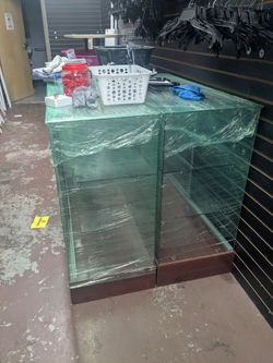 Glass store displays
