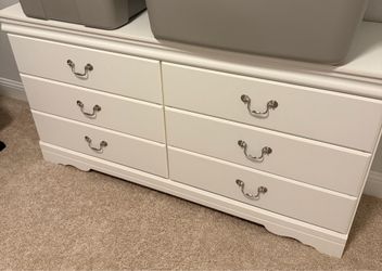 Dresser set