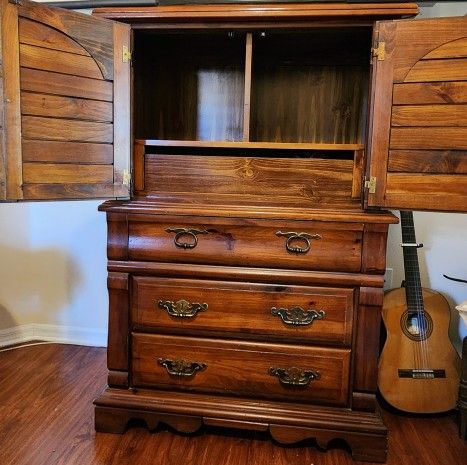 Lenoir House Bedroom Set. 