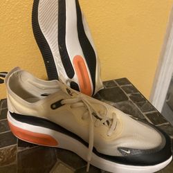 NIKe Size 6.  1/2   de adulto  En Exelente Condiciones 