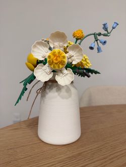 LEGO Botanicals Petite Sunny Bouquet with Vase