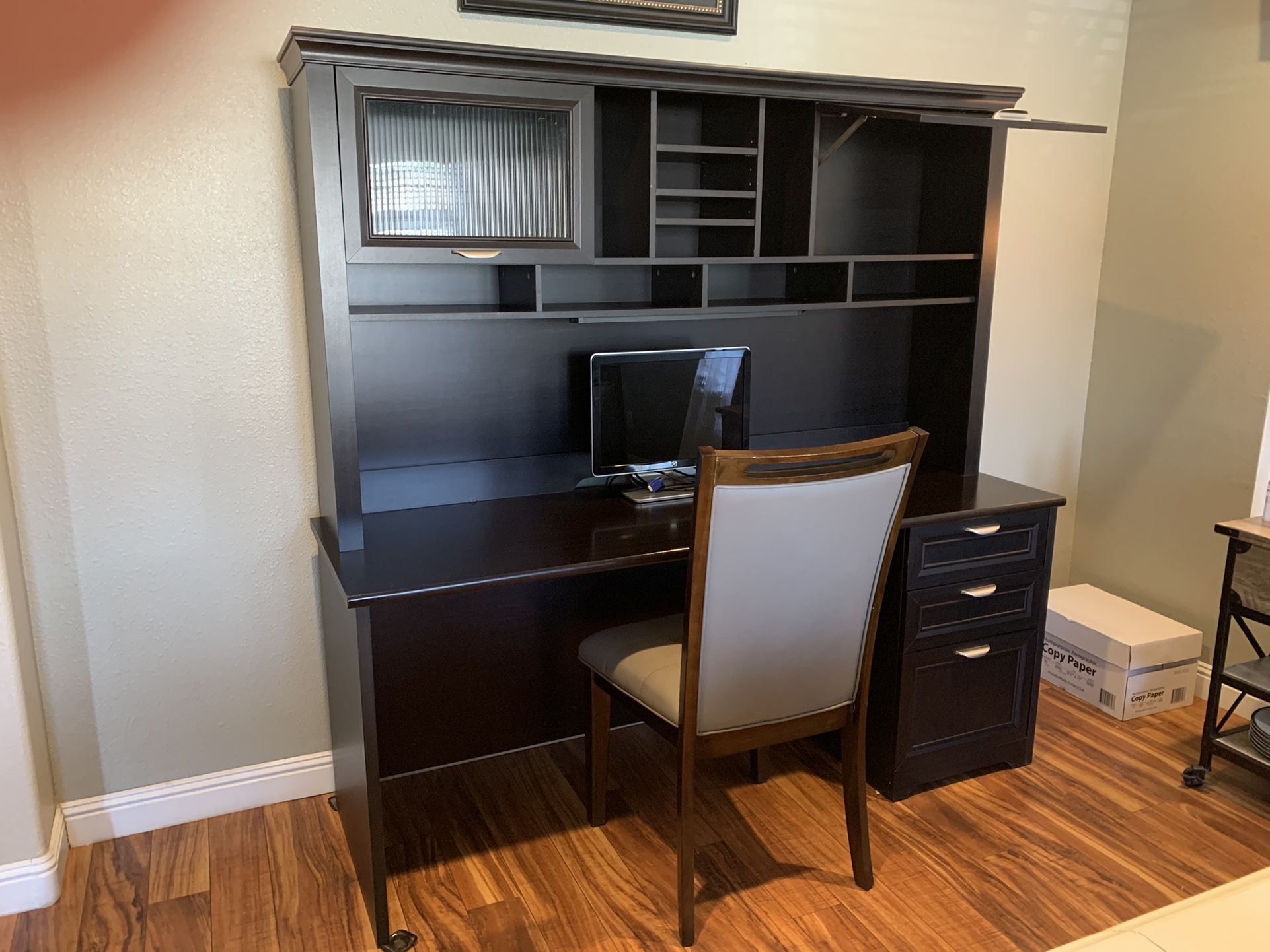 Desk With Hutch And Chair