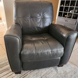 2 Leather Recliners 