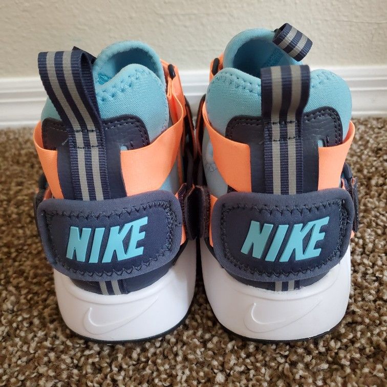 Nike Huarache Size 6Y