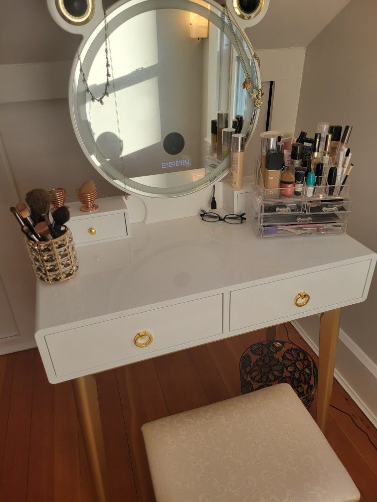 Like New Vanity