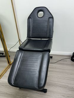 Lash bed with pillow