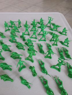 Disney Store Toy Story Green Army Men Soldiers Plastic Figures Lot x102