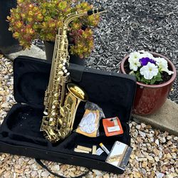 Mendini By Cecilio Eb Alto E Flat Key Saxophone, Case, Tuner, Mouthpiece - Gold-