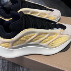 Yeezy 700 V3