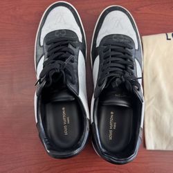 Louis Vuitton Rivoli Size 9