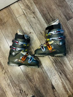 SALOMON SKI BOOTS SIZE 24.5