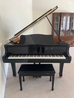 Classical Yamaha Baby Grand Piano! Great Shape Beautiful Sound!