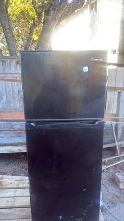 Magic Chef refrigerator freezer
