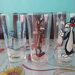 Glass Cup Collection Silvestre Coyote And The Runner