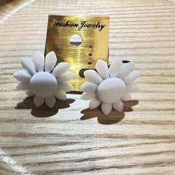 Vintage Germany daisy flower Earrings