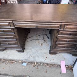 Aspenhome I92-300B 72'' Exec Desk Bottom Heavy