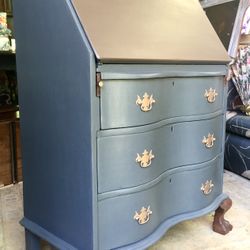 Furniture SALE! Gorgeous Vintage Secretary Desk/Entryway Desk! ❤️