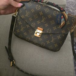 Original Louis Vuitton Bag W Scarf 
