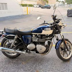 Triumph Boneville SE 2011