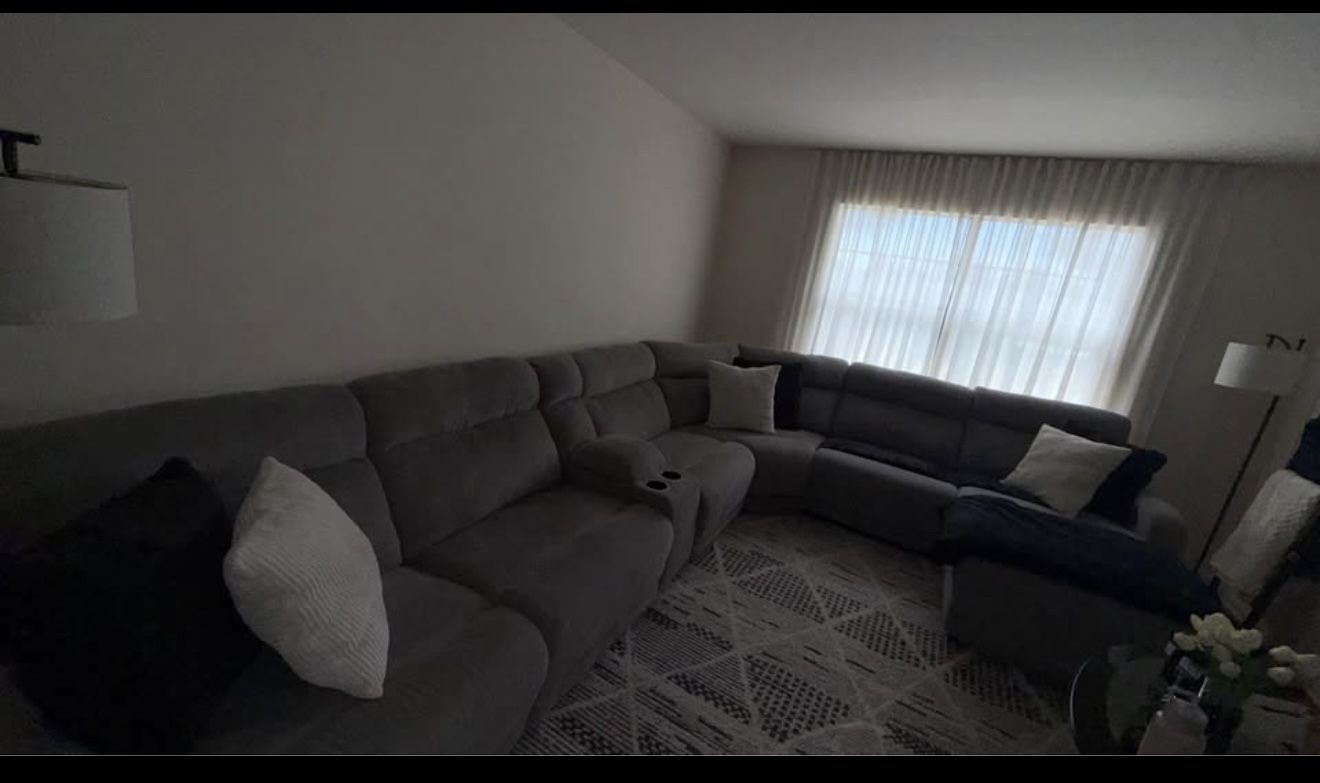 Sectional reclining couch + swivel