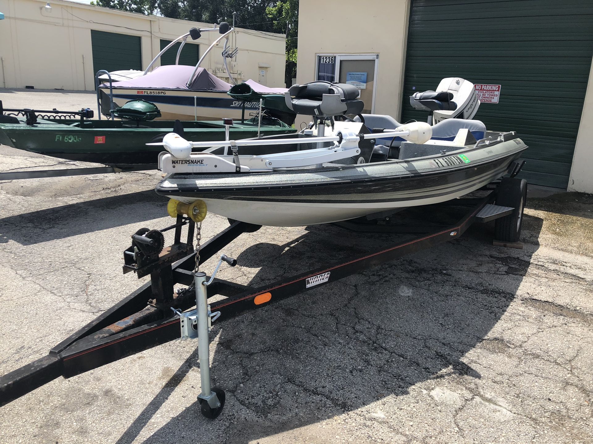 1986 Winner Tournament Bass Boat