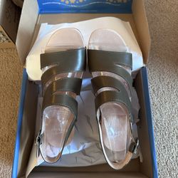 Dansko Womens Ashlee Sandal Burnished Calf Olive Size 38/8