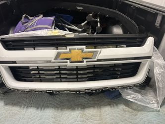 CHEVY COLORADO GRILL BEAUTIFUL, With Additional Wind Deflector If Needed With Factory Stickers