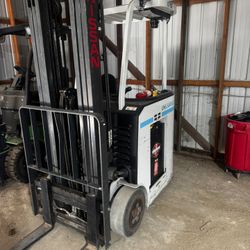 Nissan Stand-Up Forklift