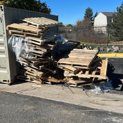 FREE PALLETS 