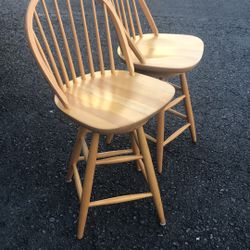 24”h 2 Solid Wood Swivel Barstools Very Strong Good Condition