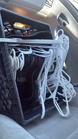 70 plastic hangers